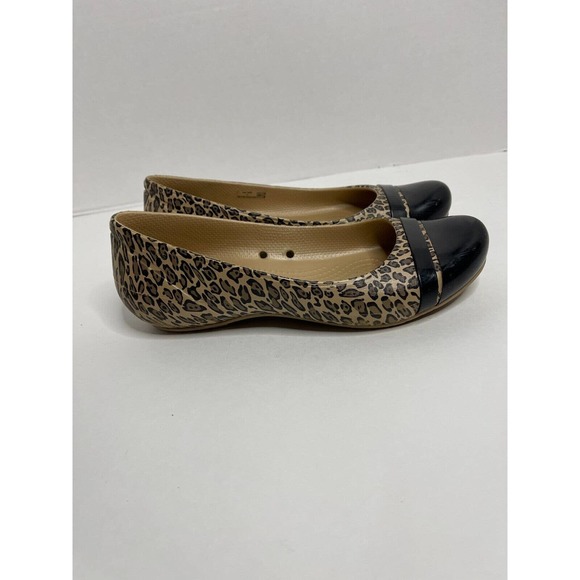 Crocs Cap Toe Leopard Print Flats Women’s Size 7 Slip On Shoes Lightweight *FLAW - Picture 3 of 9